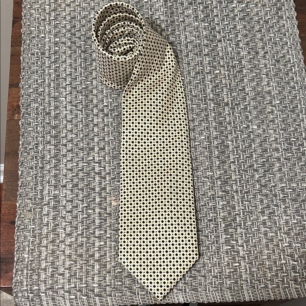 Harve Benard Gold and Black Geometric Tie